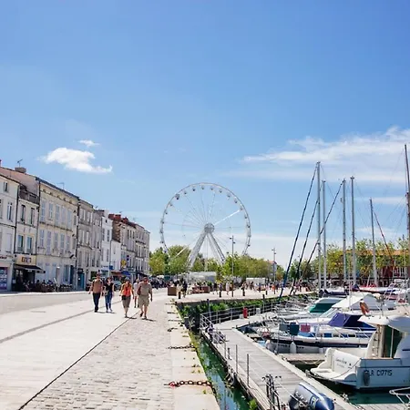 Charmant Cocon Iode Cosy Equipe, Baigne De Lumiere, Situe Au Coeur De La Rochelle A 1Min A Pied Du Marche Central Avec Tv Et Wifi Exterior photo