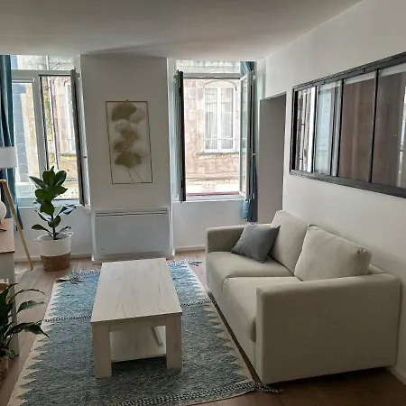 Charmant Cocon Iode Cosy Equipe, Baigne De Lumiere, Situe Au Coeur De La Rochelle A 1Min A Pied Du Marche Central Avec Tv Et Wifi Exterior photo