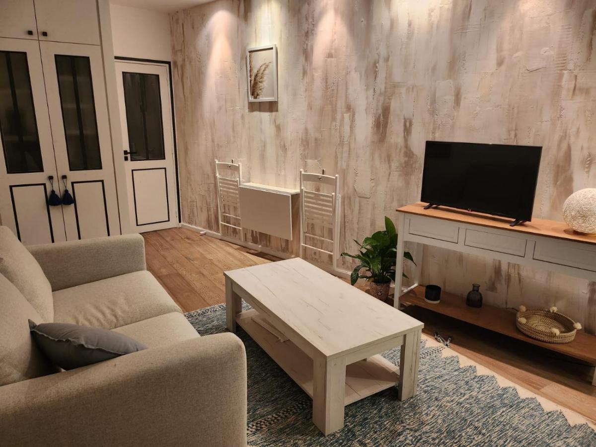Cocon Iode Cosy Equipe, Baigne De Lumiere, Situe Au Coeur De La Rochelle A 1min A Pied Du Marche Avec Tv Et Wifi Apartment La Rochelle (Charente-Maritime)